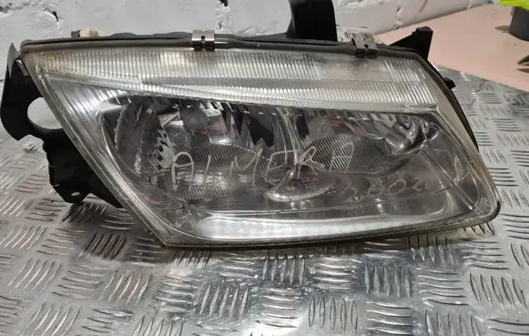 Nissan Almera N16 Headlight/headlamp