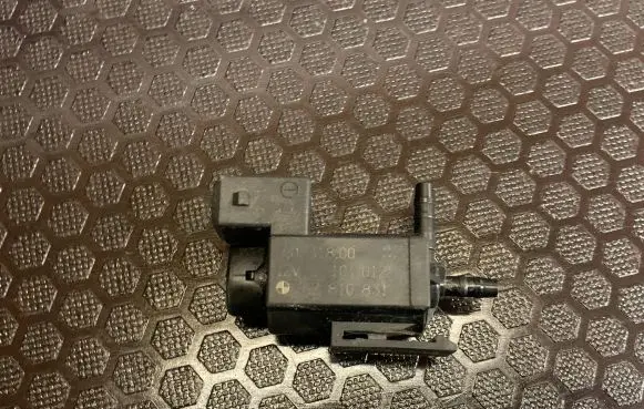 BMW X1 E84 Turbo solenoid valve 70231800 10T012 7810831