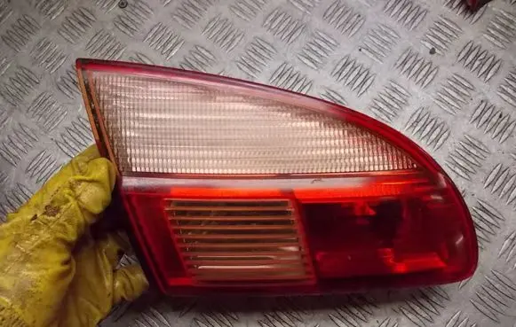 Toyota Avensis T220 Tailgate rear/tail lights