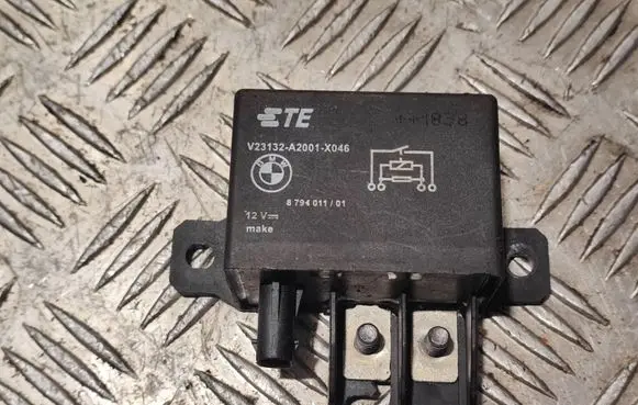 Coolant fan relay