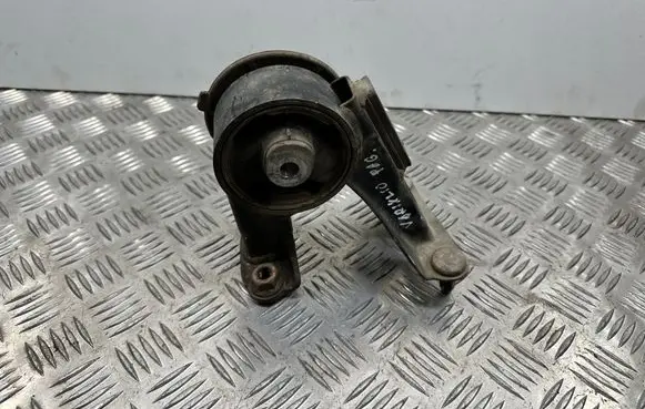 Lexus CT 200H Engine mount bracket