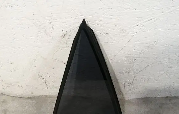 Toyota Auris 150 Rear vent window glass 6812402170 6818902090
