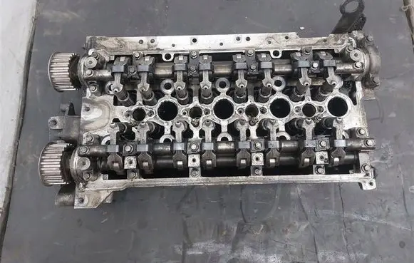 Renault Espace IV Engine head 