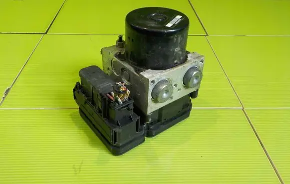 Land Rover Freelander 2 - LR2 ABS Pump 6G9N2C405DF 8AB23