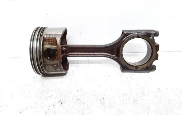 Volvo XC70 Piston with connecting rod 24520A
