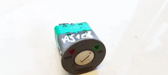 Hyundai Santa Fe Passenger airbag on/off switch 