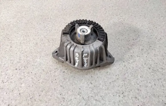 Mercedes-Benz CLS C218 X218 Engine mount vacuum valve A2122406417