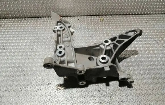 Citroen Berlingo Engine mounting bracket 9684613880