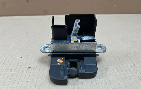 Volkswagen Golf VII Tailgate/trunk/boot lock/catch/latch 5G0827505A