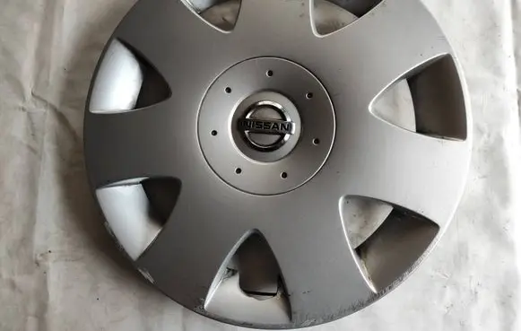 Nissan Almera N16 R16 wheel hub/cap/trim 40315AV610