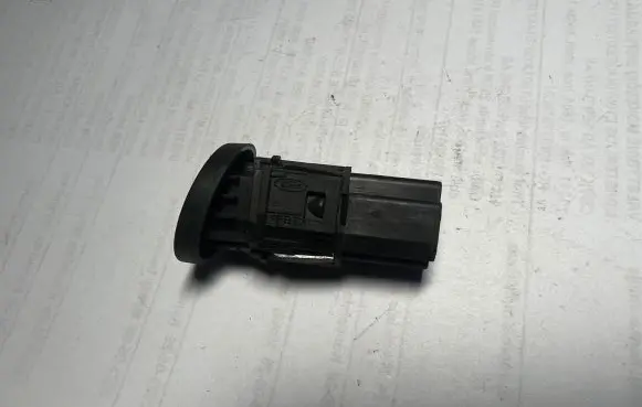 Ford Fiesta Tailgate opening switch 2S5T18851AB 021045 D3L0A