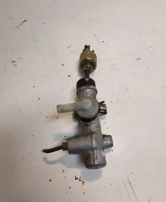 Toyota Previa (XR30, XR40) II Clutch master cylinder