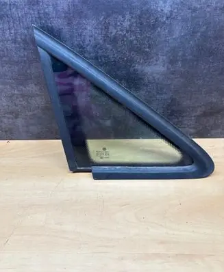 Volkswagen Touran I Rear side window 43R00048 E000255 DOT24M68AS2