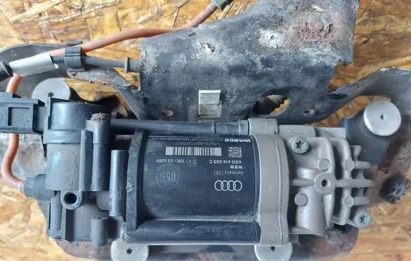 Audi A7 S7 4G Air suspension compressor/pump 4G0616005C