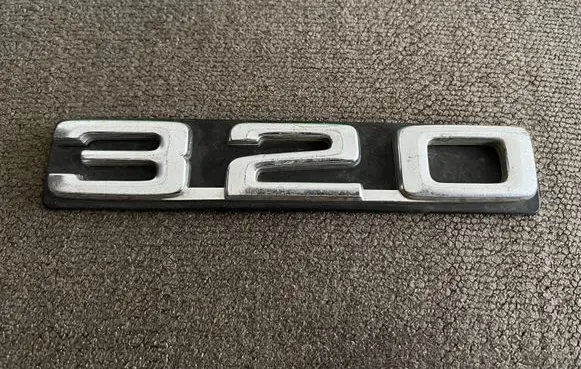 BMW 3 E30 Manufacturers badge/model letters 