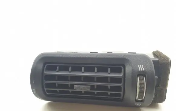 Hyundai Santa Fe Dash center air vent grill