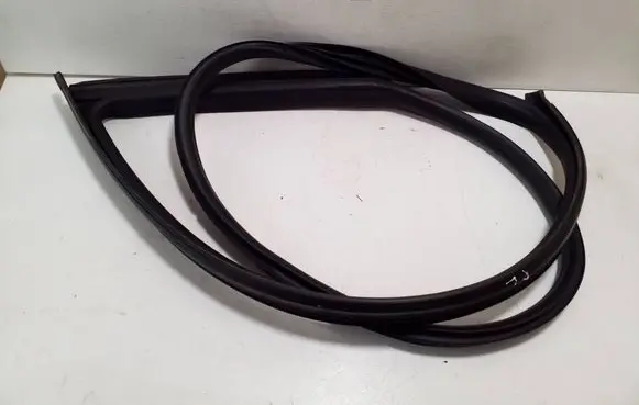 Maserati Ghibli Front door rubber seal 