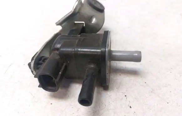 Toyota Avensis T270 Valve 90910TC001