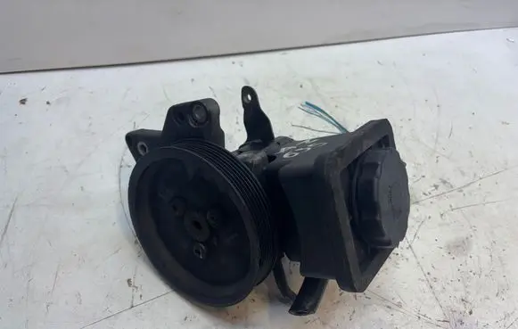 BMW 5 E60 E61 Power steering pump 96204