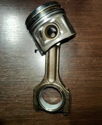 Piston with connecting rod