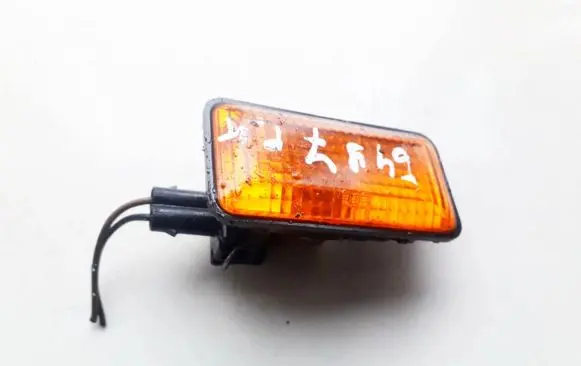 Volkswagen Golf III Front fender indicator light 1H0943117A