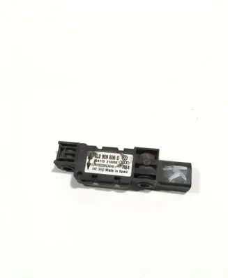 Volkswagen Touareg I Airbag deployment crash/impact sensor 7L0909606D 0232Z2MLX0H8 204113210208