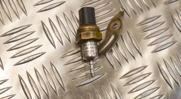Fuel pressure sensor