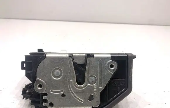 BMW 5 E60 E61 Front door lock 7202146