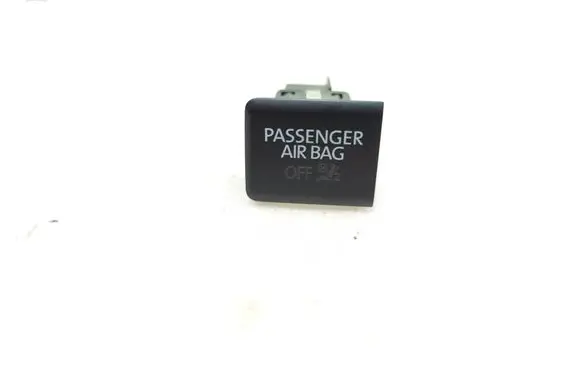 Passenger airbag on/off switch