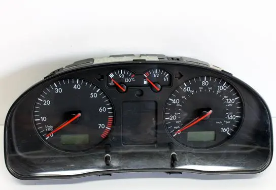 Volkswagen PASSAT B5 Speedometer (instrument cluster) 3B0919930