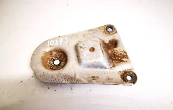 Engine mounting bracket