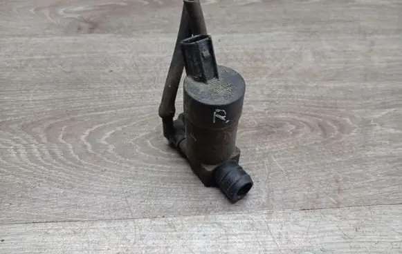 Volvo XC70 Windscreen/windshield washer pump 1S7117K624FE