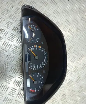 Mercedes-Benz CLK A208 C208 Speedometer (instrument cluster) 87001345 84570296 2085401911