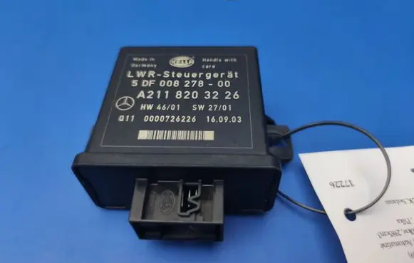 Mercedes-Benz E W211 Light module LCM A2118203226 5DF00827800