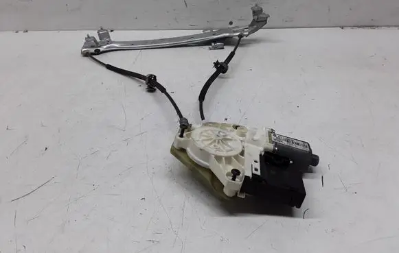 Renault Megane III Rear door window regulator with motor 827310002R