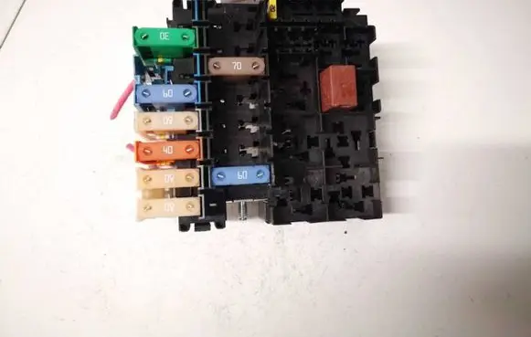 Renault Laguna III Fuse box set 8200528467 18250000000