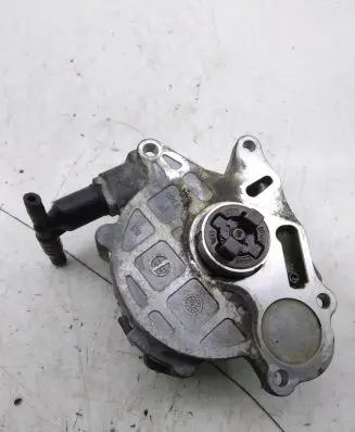 Volkswagen PASSAT CC Vacuum pump 03L145100