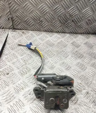 Loading door lock