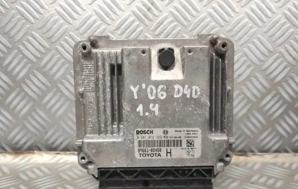 Toyota Yaris Engine control unit/module 0D450
