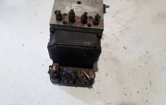 Nissan X-Trail T30 ABS Pump 47600AR005 2402E0088