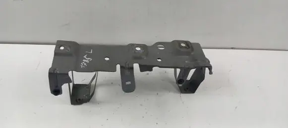 Nissan Murano Z51 Fender mounting bracket 1795