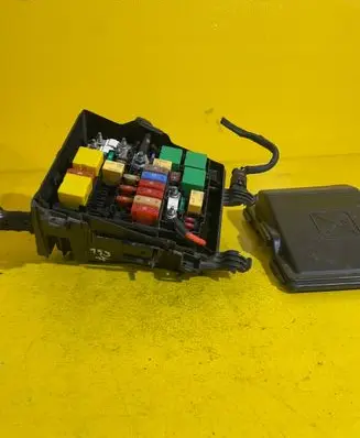Peugeot 308 Relay mounting block 