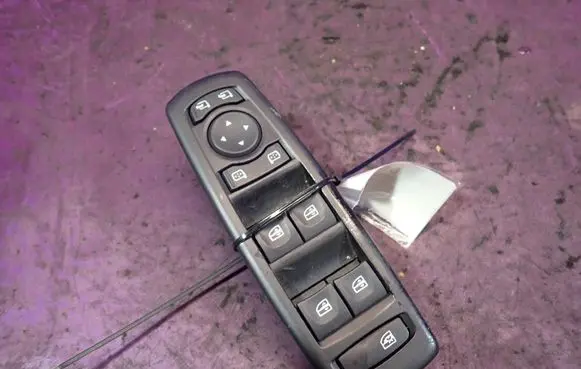 Renault Megane III Quarter vent window switch 
