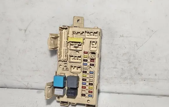 Toyota Avensis T250 Fuse box set 8264105040A