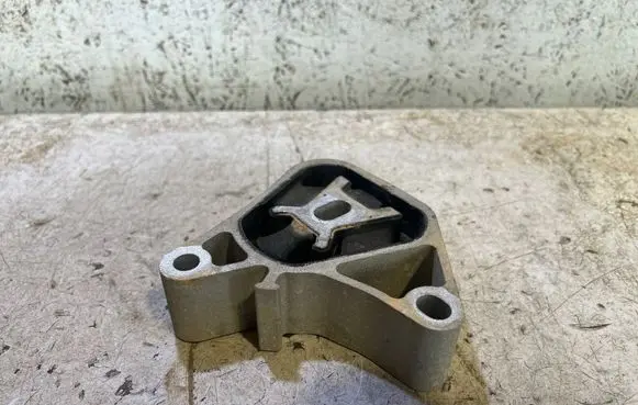 Mercedes-Benz GLA W156 Engine mount bracket A2462400809 1932 11059Z