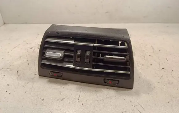 Rear air vent grill