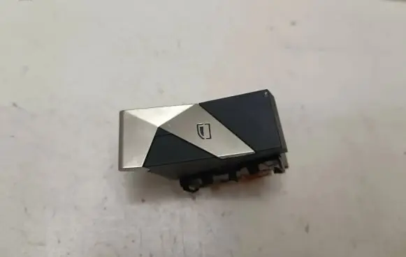 Citroen DS7 Crossback Electric window control switch 98177785DX
