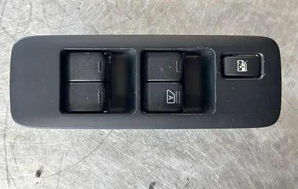 Nissan Qashqai Electric window control switch 25401BB60A