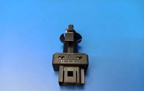 Mercedes-Benz E C207 W207 Clutch pedal sensor A0065451014