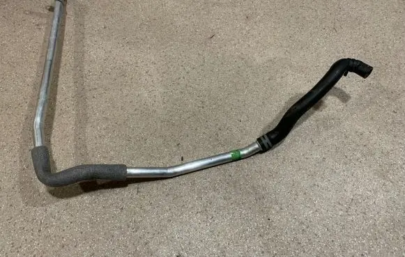 Mercedes-Benz C W204 Engine coolant pipe/hose A2048300296